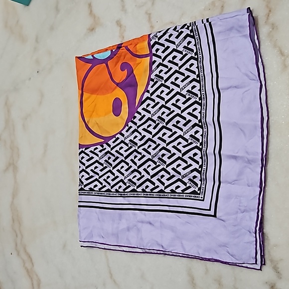 Versace scarf - Picture 3 of 4